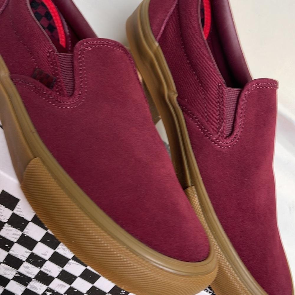 Vans WMNS Skate Slip-On Port/Gum
VN0A5FCAK10
Sneakers - Picture 10 of 16